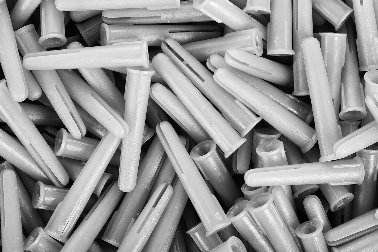 Using wall plugs Stepbystep guide and video