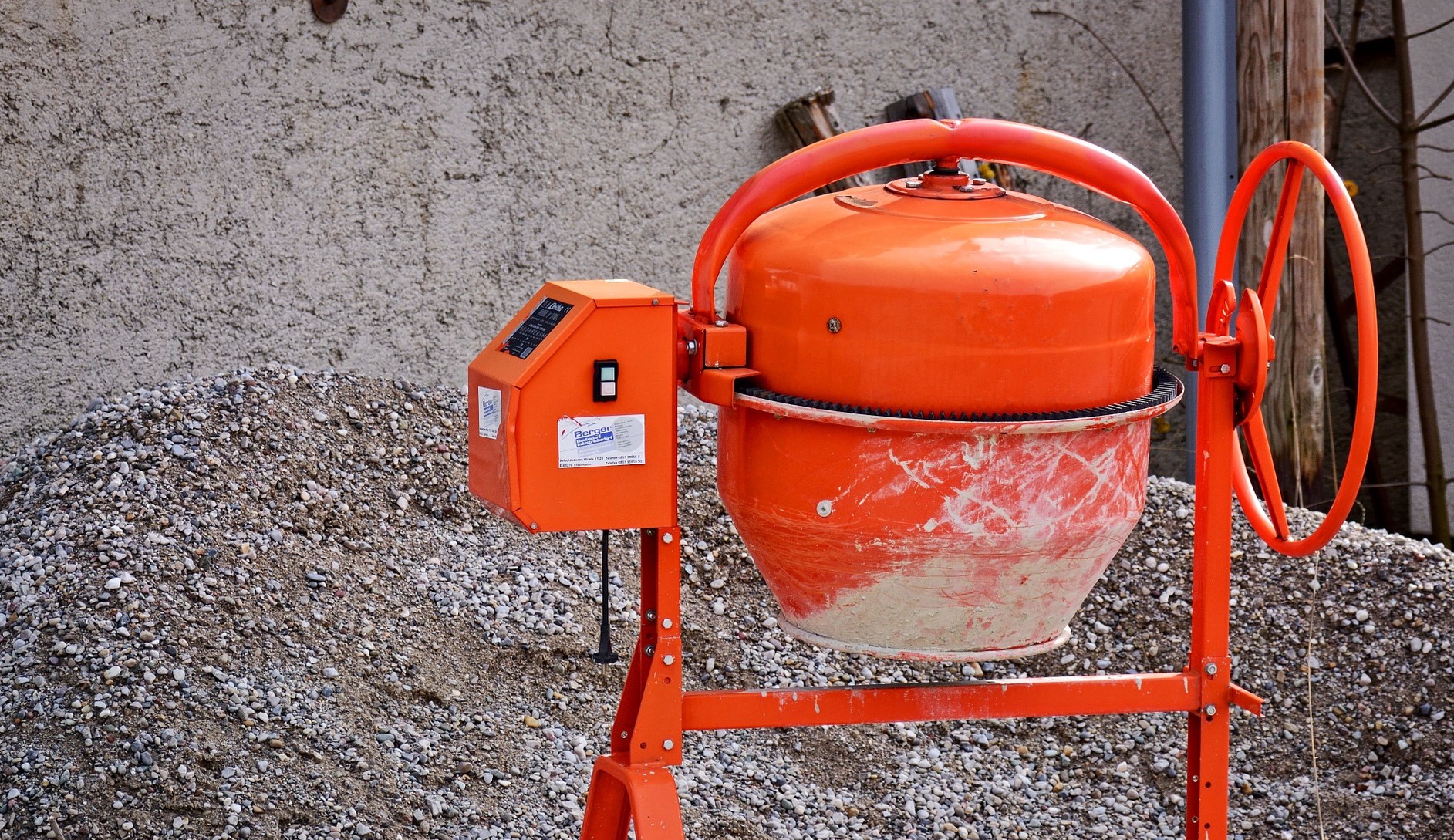 Mixing concrete and mortar Stepbystep guide and video