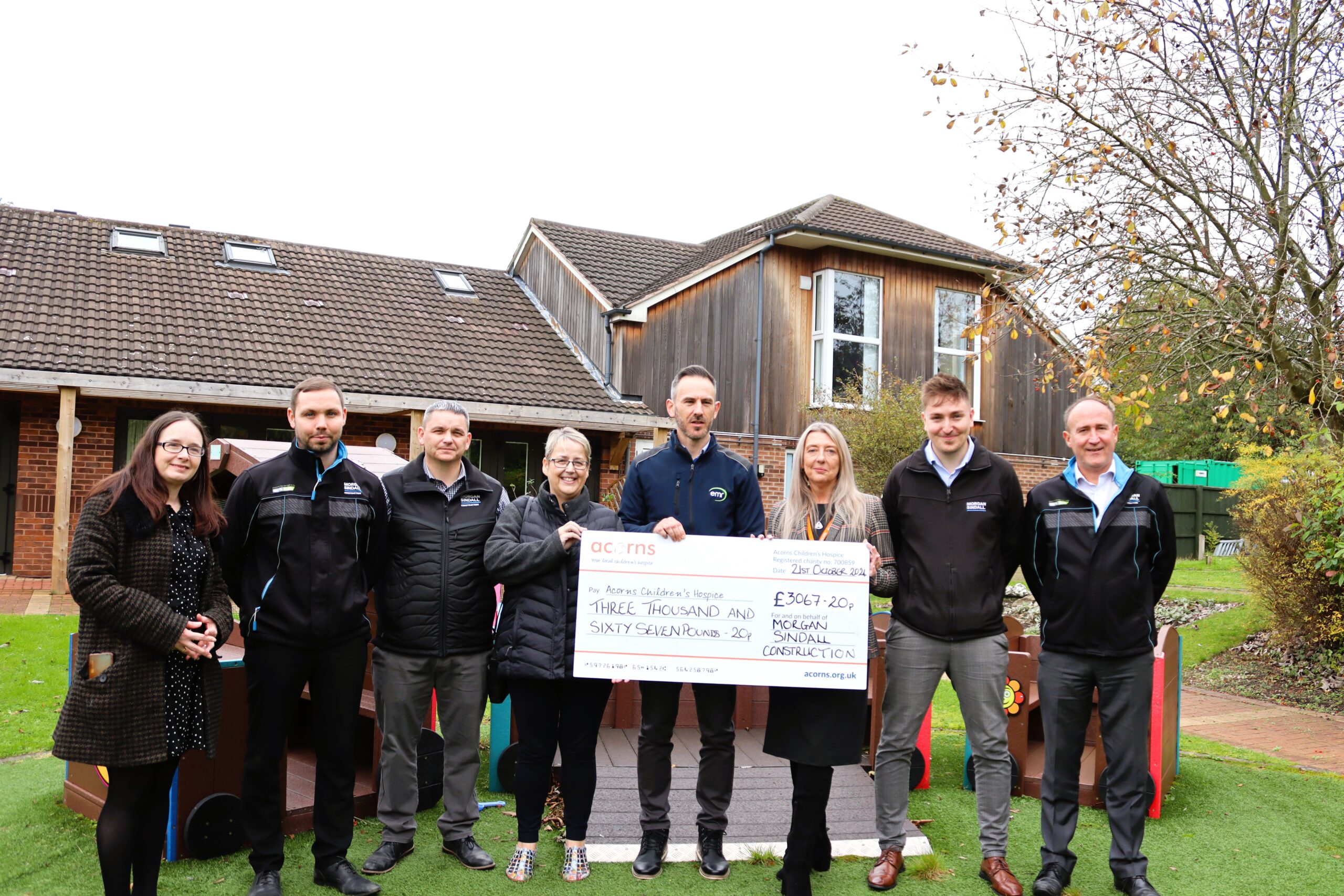 EMR and Sindall donate £3k to children’s hospice