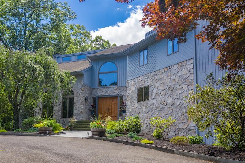 Luxury Under 1 Million Leverage