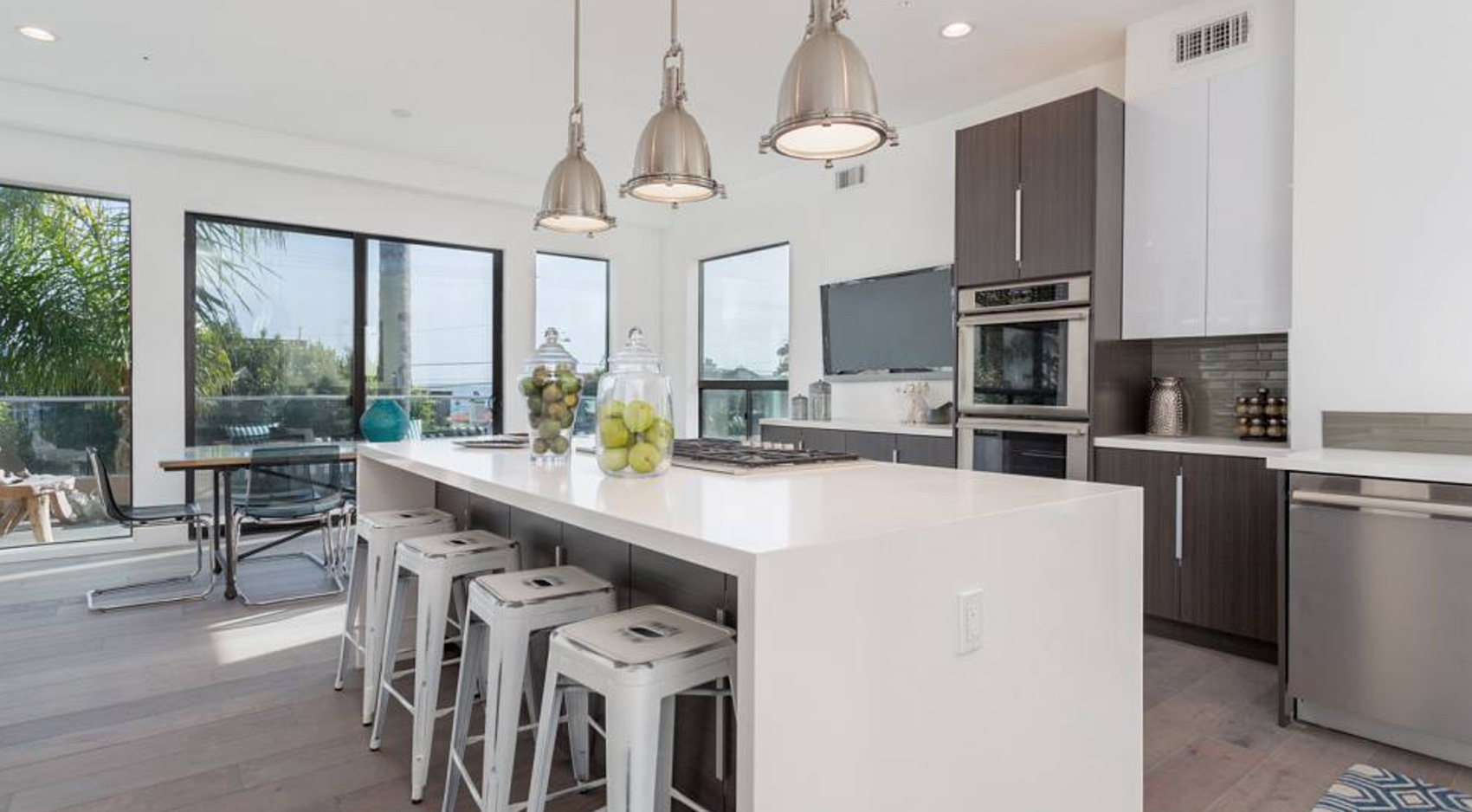 Kitchen Envy Leverage