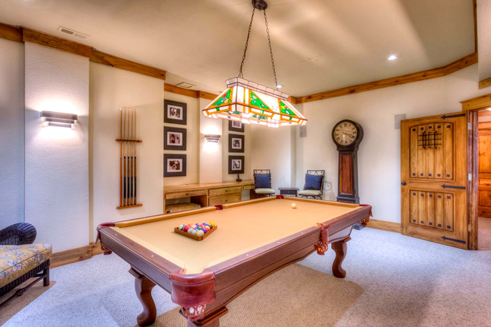 10 Homes with Chic and Sophisticated Billiard Rooms