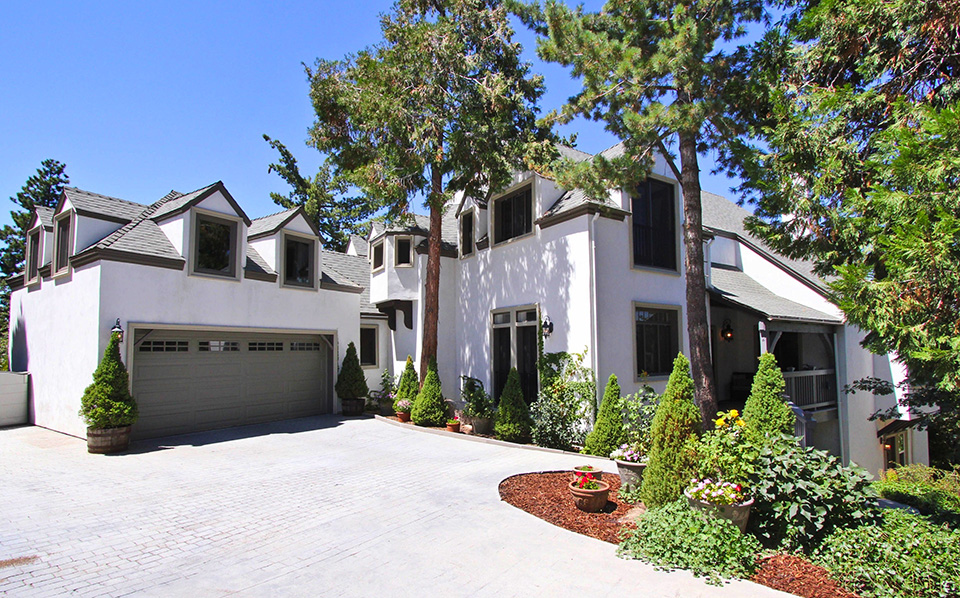 10 Unbelievable Luxury Homes Under 1 Million Leverage