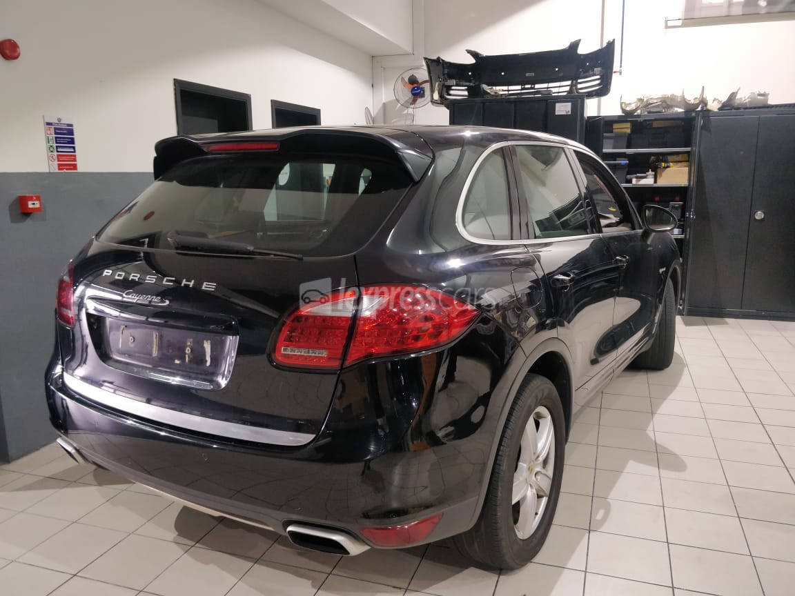 Dealership Second Hand Porsche Cayenne 2011 lexpresscars.mu