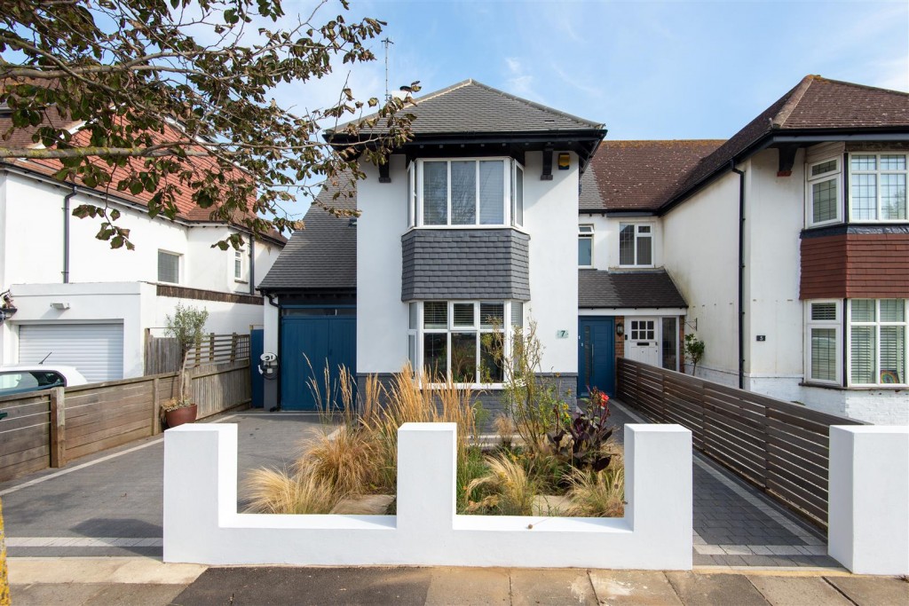 Derek Avenue, Hove, 4 bedroom, House