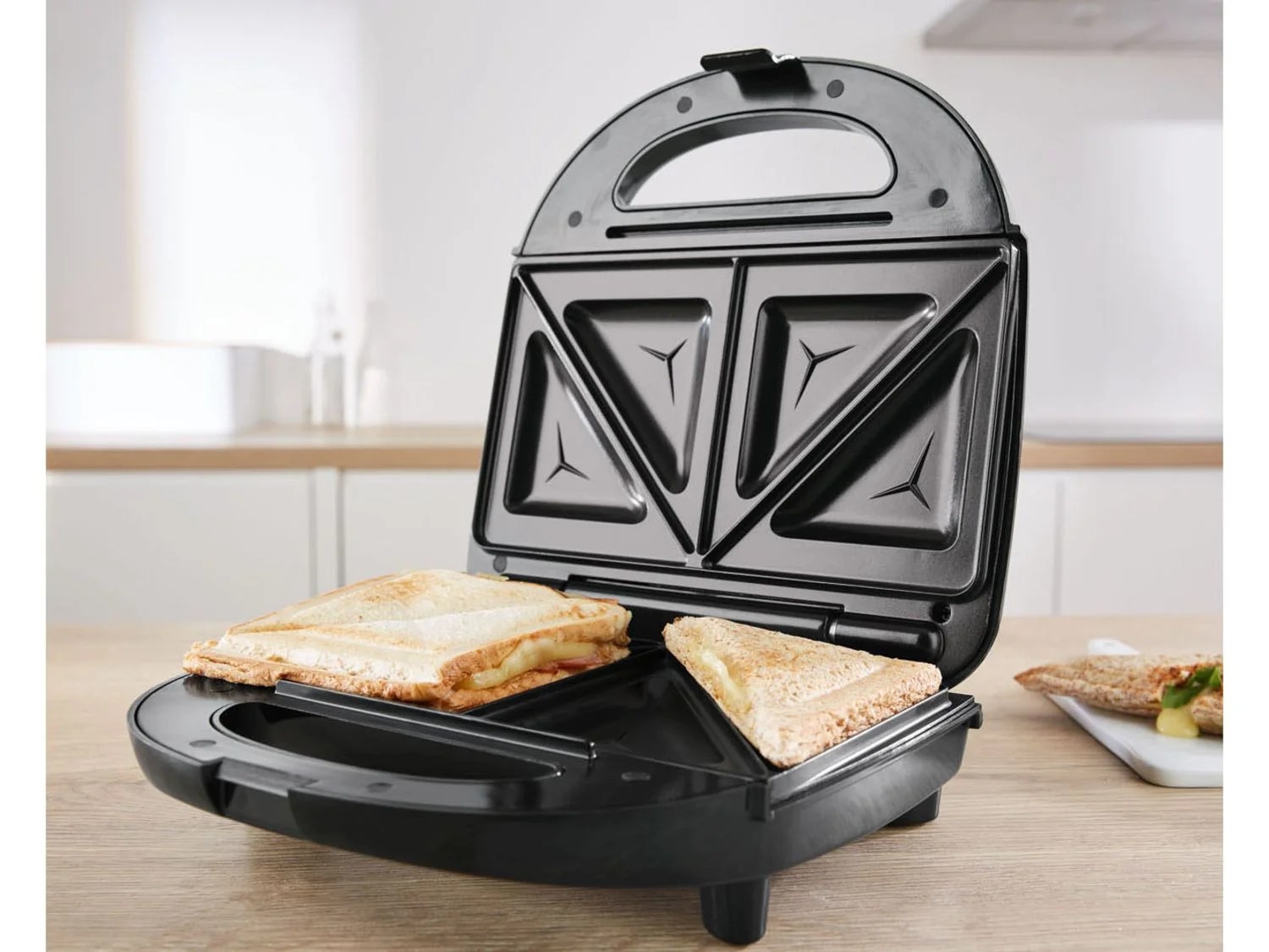 SILVERCREST® Sandwich Maker »SSWM 700 B1«, 700 Watt Lidl.de