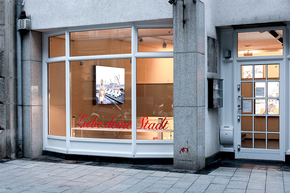 FRUST / TROST / HOFFNUNG Neue Arbeiten von Merlin Bauer Liebe deine