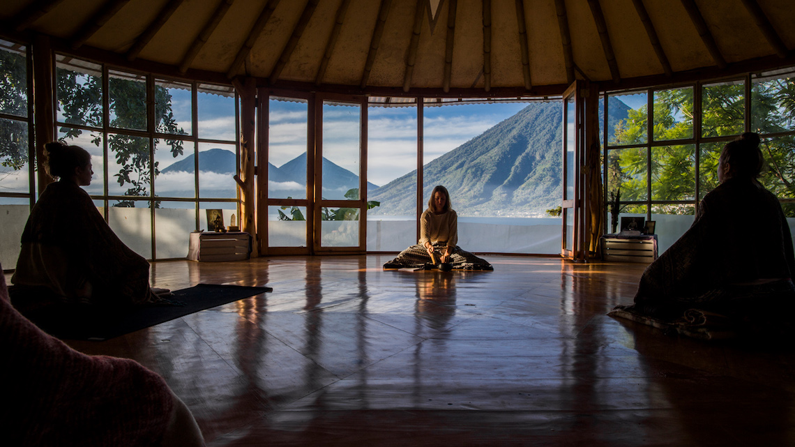 Silent meditation retreats. Benefits, techniques and methods to seek