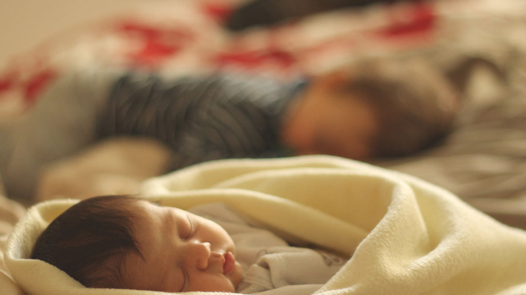 Cosleeping why babies benefit from sleeping in their parents' bed LifeGate