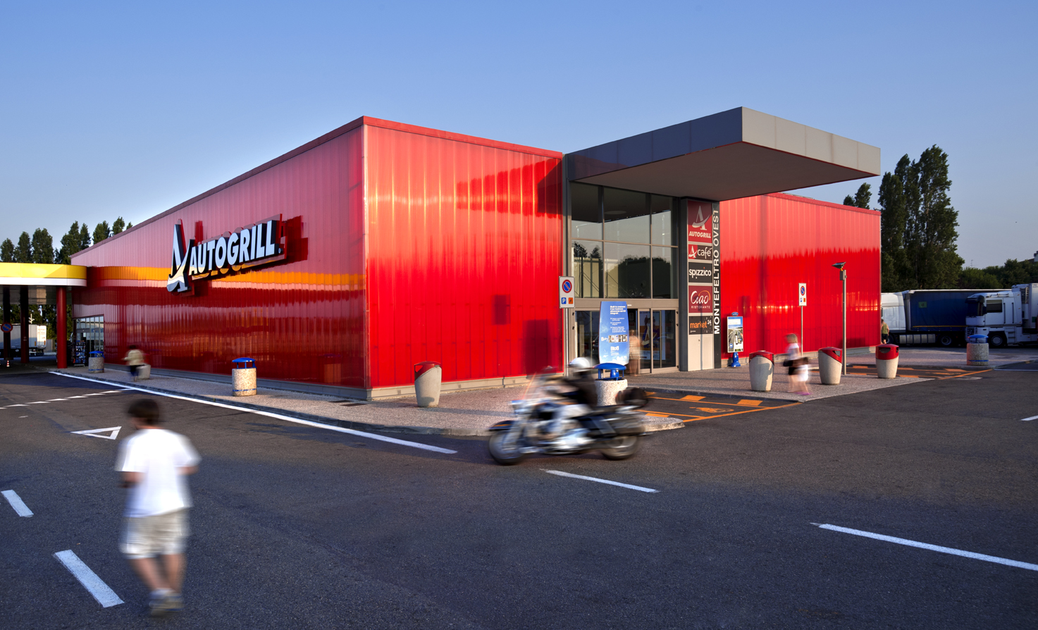 Gli Autogrill italiani favoriscono l'accesso ai cani LifeGate