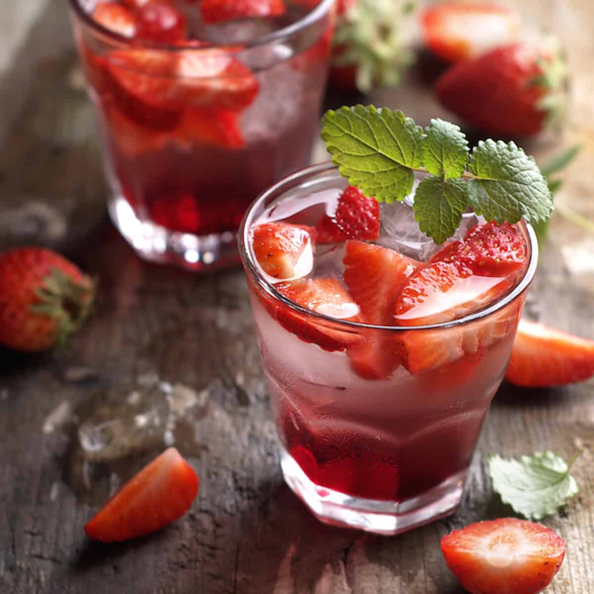 How to Make Insanely Delicious Iced Strawberry Tea Life is Better