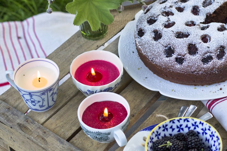 12 DIY Outdoor Candles to Keep Bugs Away