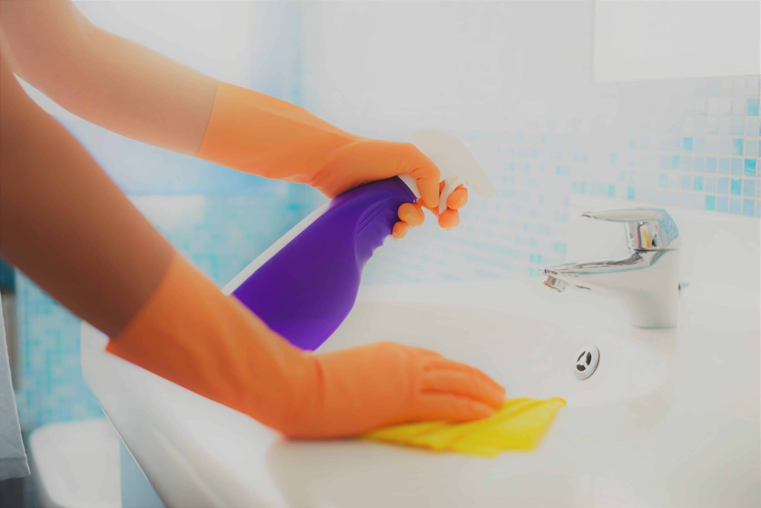 11 Quick Cleaning Tips [For Busy People!] in 2024