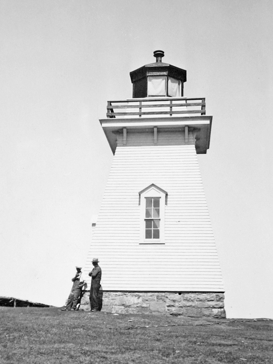 Neil’s Harbour Lighthouse Back Home Bed and Breakfast