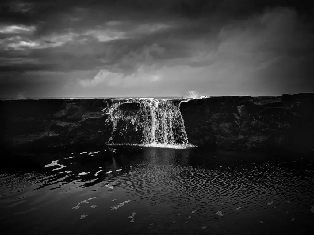 Why You Need to Know How to Shoot With a Phone Camera Light Stalking