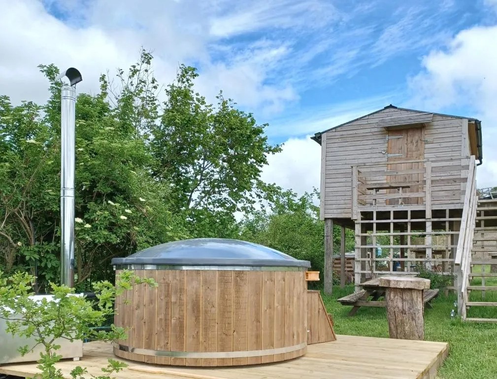 Norwell View Farm Glamping with Hot Tubs, Bath Lilly Likes