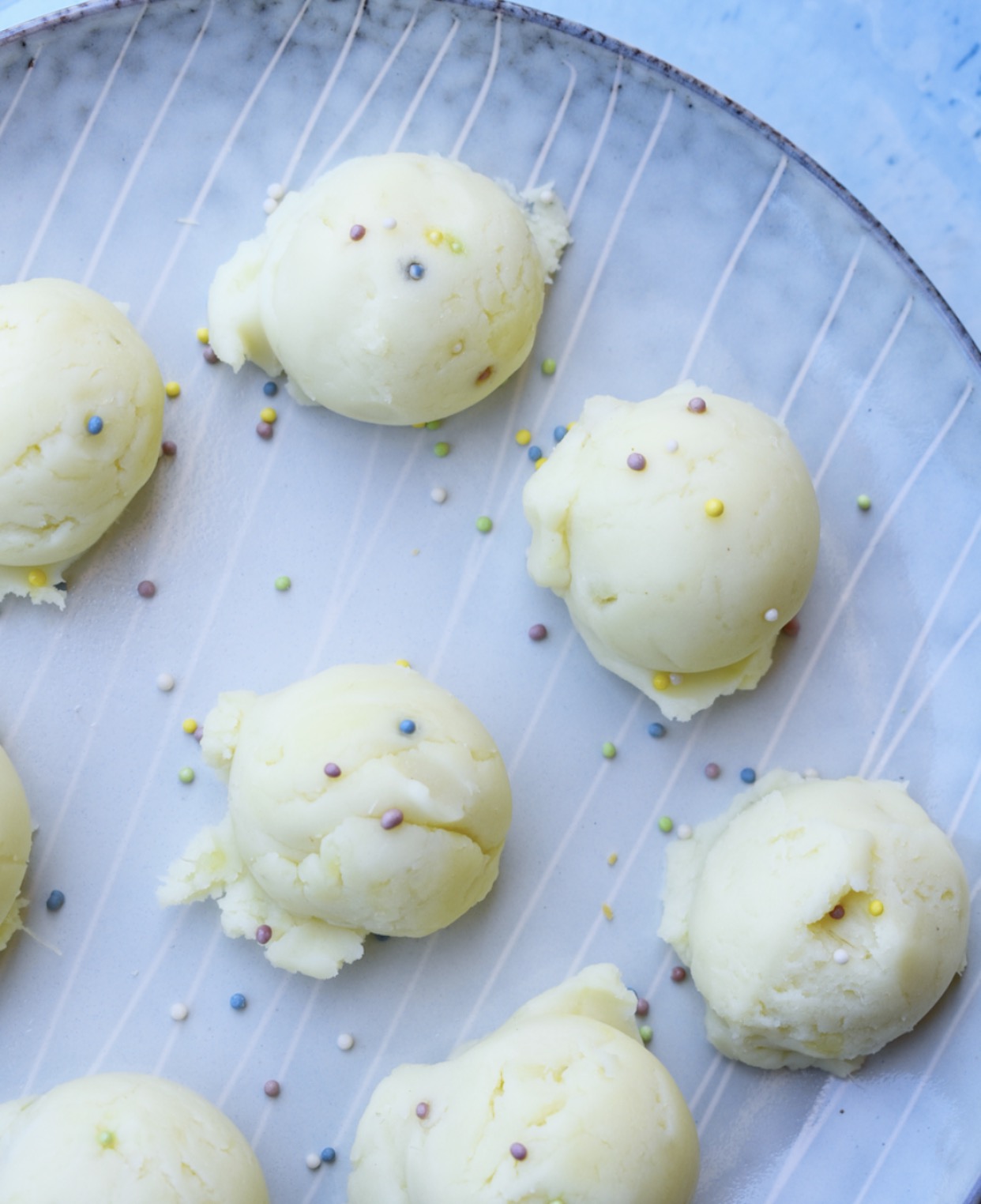 Cake Batter Frosting Balls! lilsipper