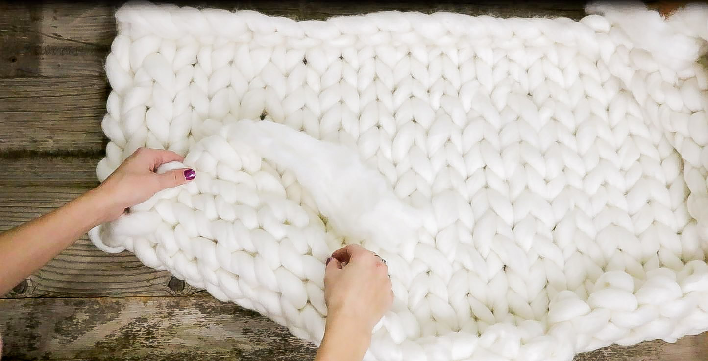 Chunky Knit Blanket DIY Find out how to Chunky knit a Throw Blanket