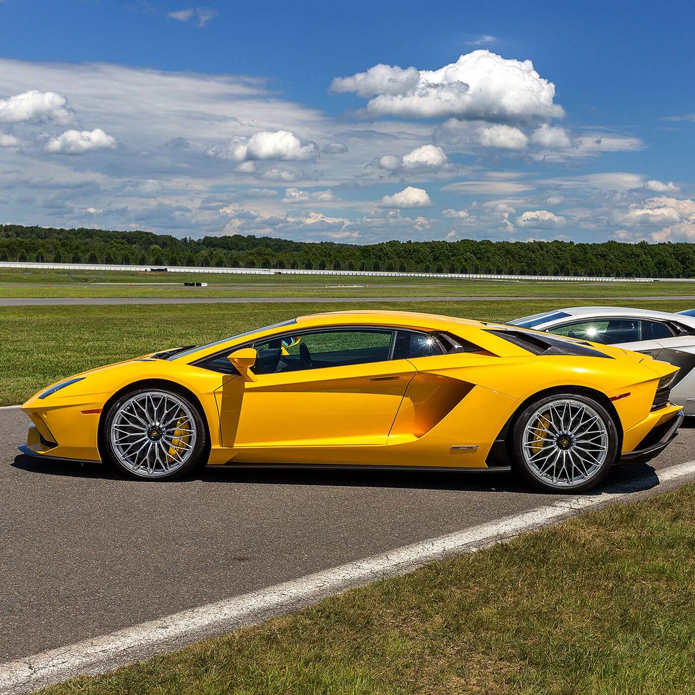 AVENTADOR S HIRE Limoandsupercarhire
