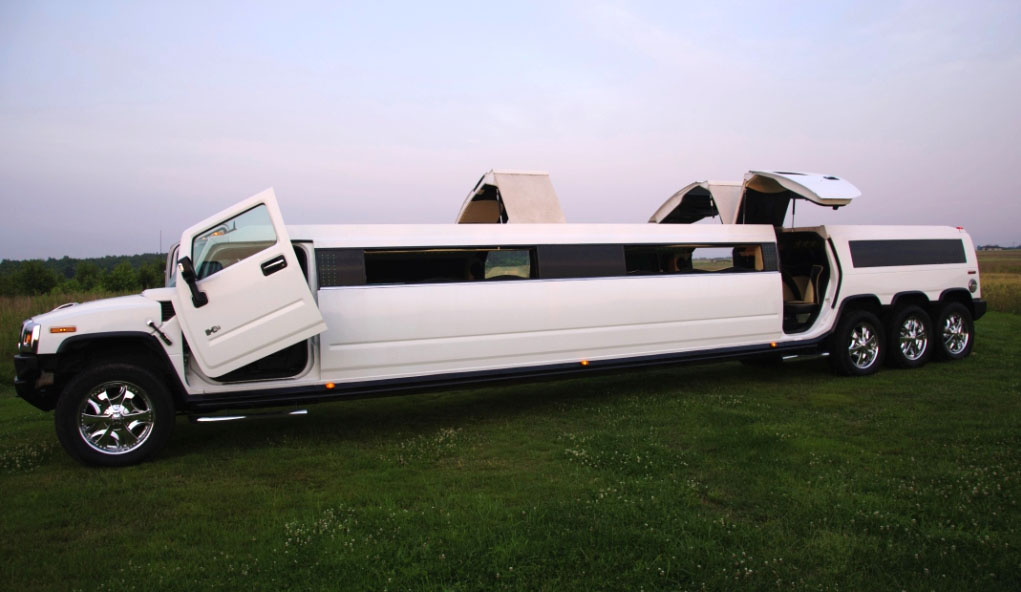 VIENNA, AUSTRIA HIRE HUMMER STRETCH TRIPLE AXLE LIMOUSINE