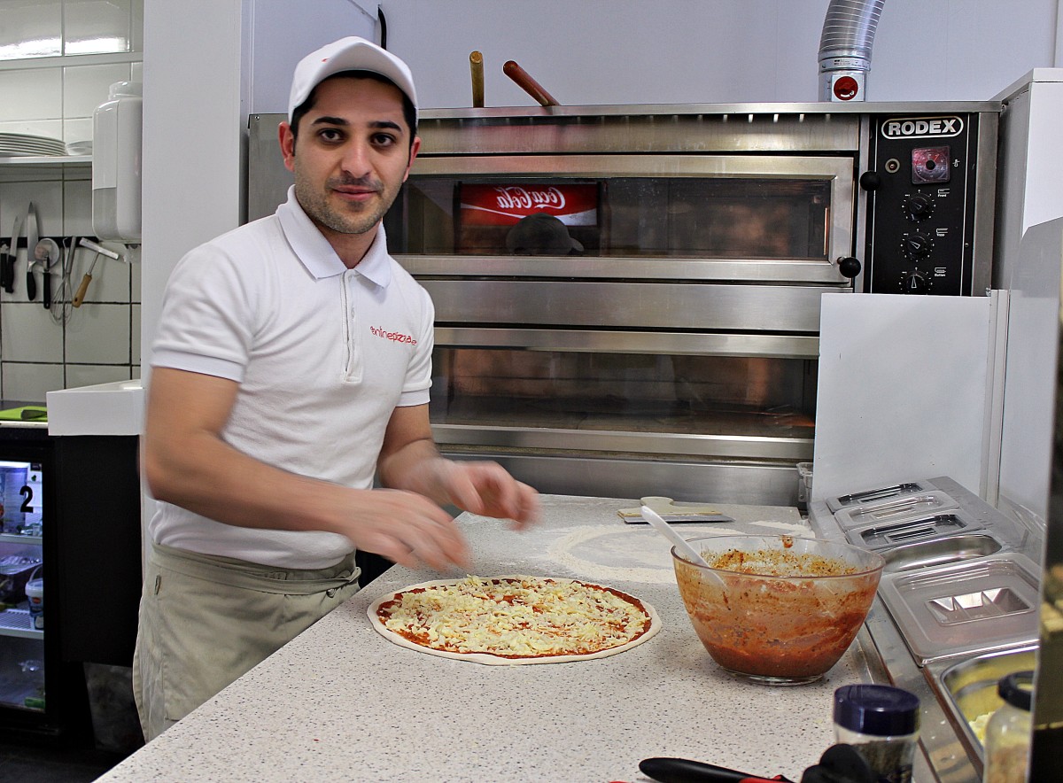 Efter 10 år öppnar Sarbaz egen pizzeria Senaste nytt