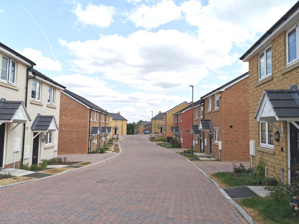 Springfield Oval, Witney, West Oxfordshire Linear Plastering