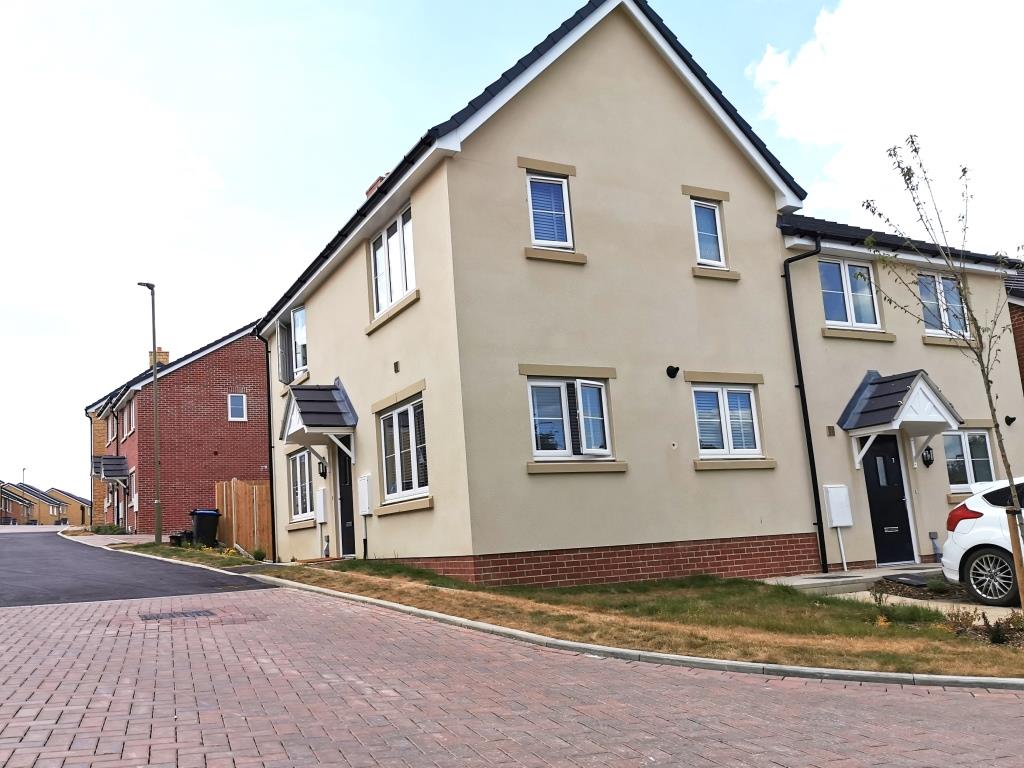 Springfield Oval, Witney, West Oxfordshire Linear Plastering