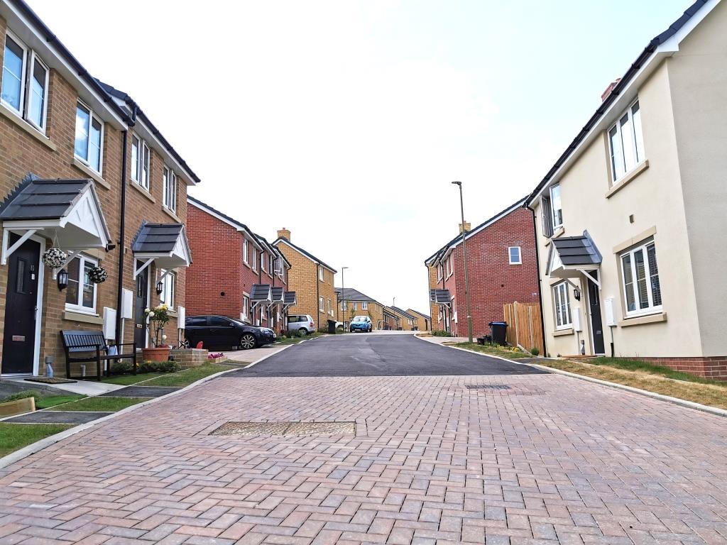 Springfield Oval, Witney, West Oxfordshire Linear Plastering