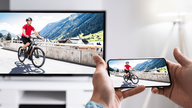 ミラーリングでスマホ画面をテレビで見る方法。有線・無線はどっちが良い？｜【公式】LINEMO ラインモ｜格安SIM