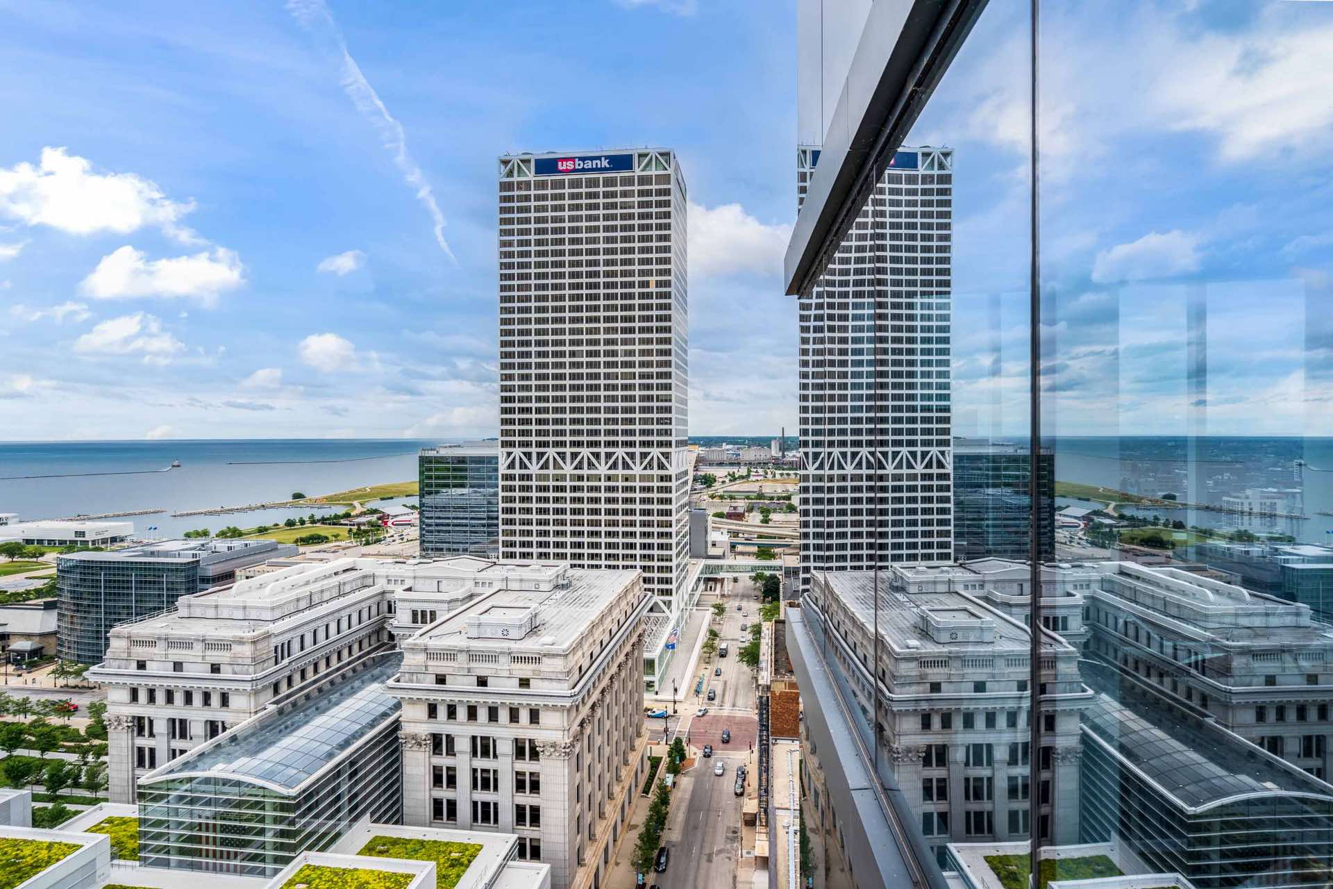 Downtown Milwaukee Apartment Pictures 7SEVENTY7 Apartment Photo Gallery