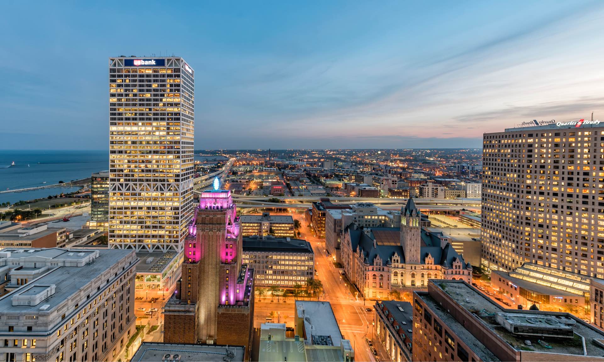 Downtown Milwaukee Apartment Pictures 7SEVENTY7 Apartment Photo Gallery