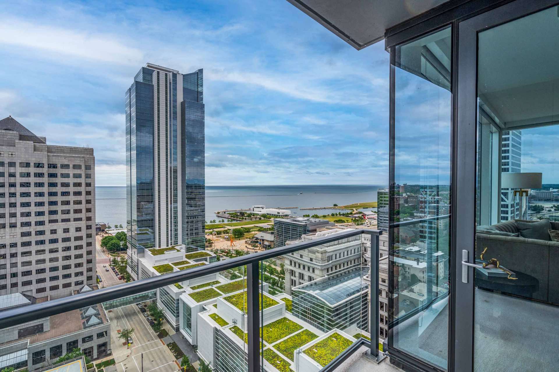 Downtown Milwaukee Apartment Pictures 7SEVENTY7 Apartment Photo Gallery