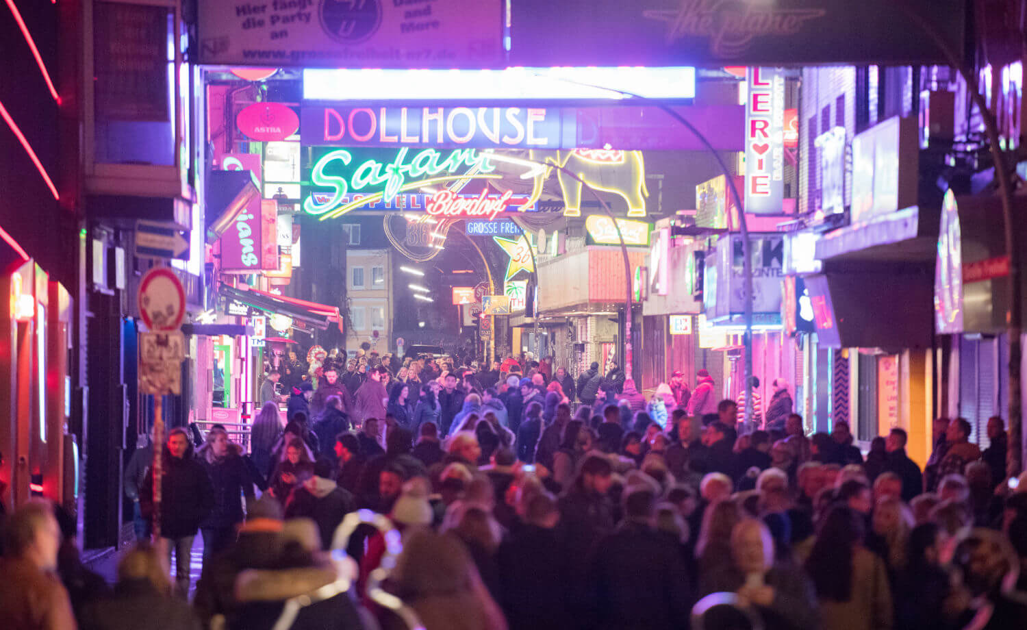 Best Places to Enjoy and visit while on Bachelor Party at Hamburg Live Enhanced