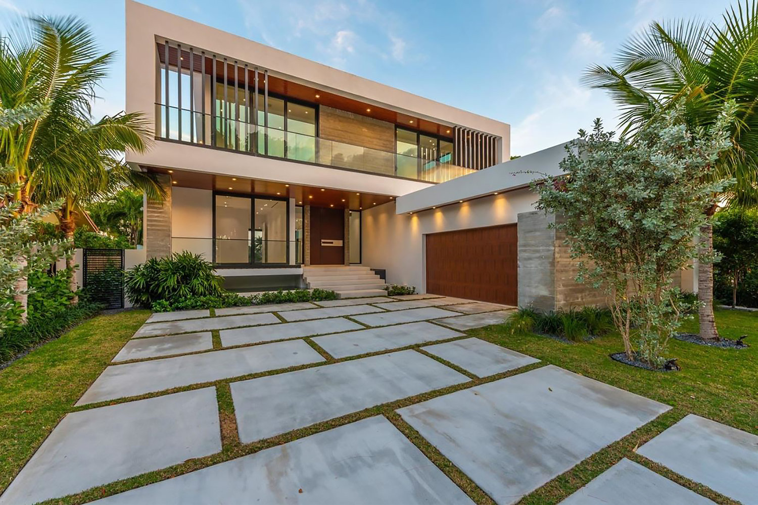 Modern vs. Traditional Design. Why Choose a Modern Home?