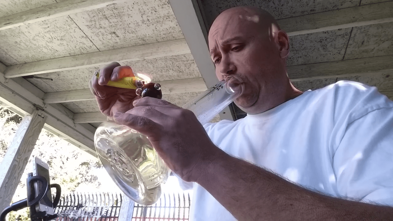 Ted The Fire Breathing Idiot Bong Rips The Carolina Reaper! Legalize