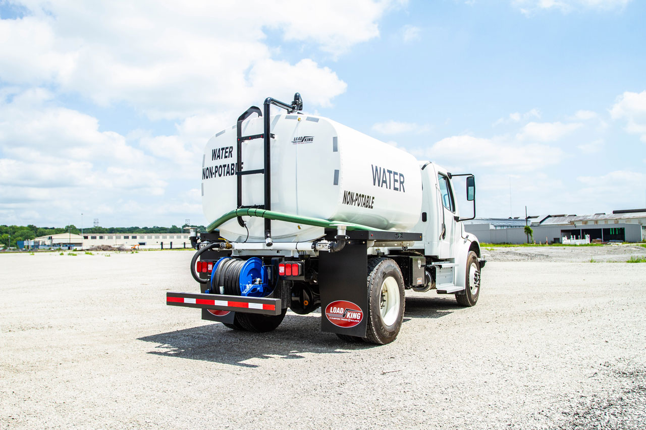 2000 GALLON WATER TRUCK Load King
