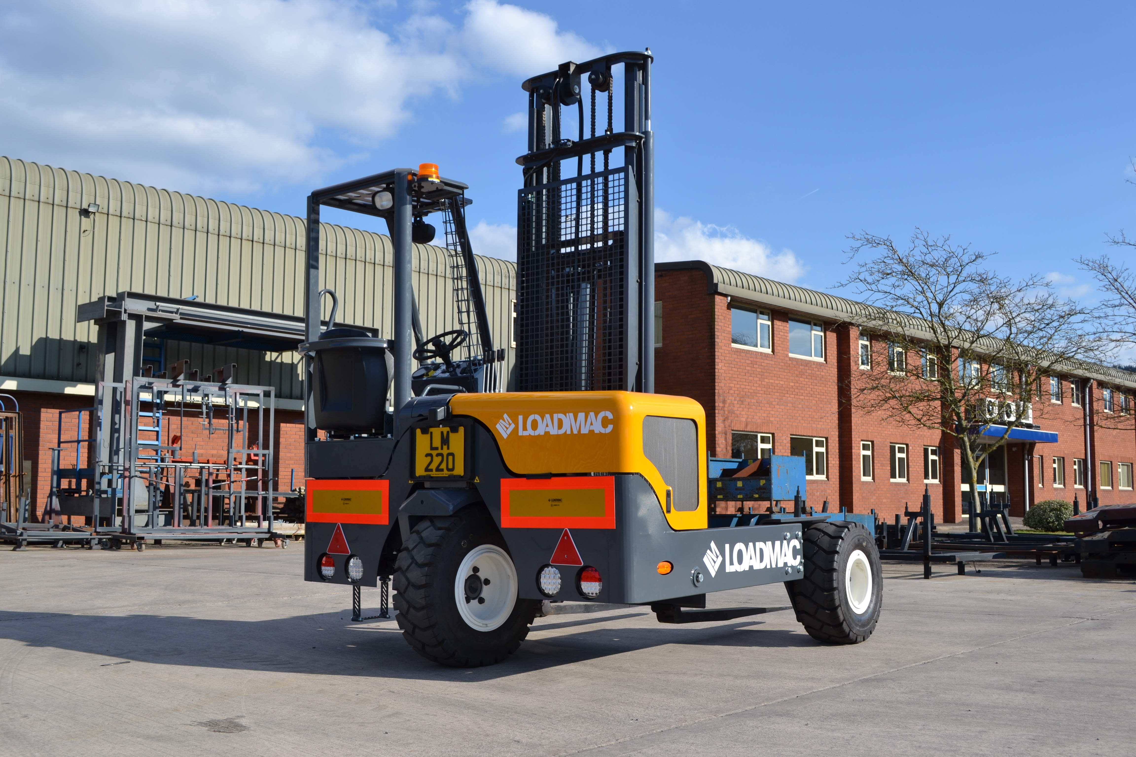 LOADMAC 220iR Truck Mounted Forklift » LOADMAC