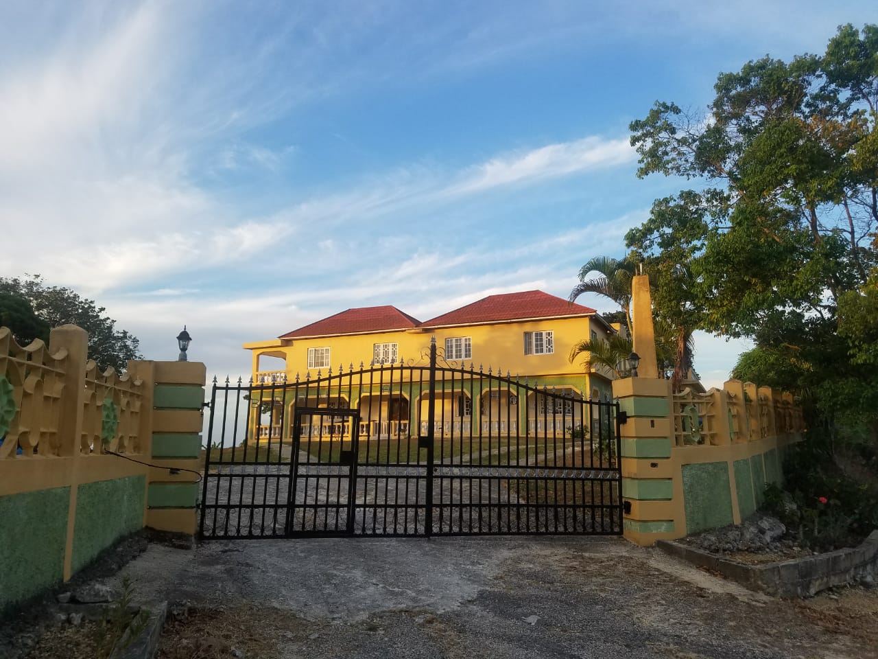 10 BEDROOM OCEANVIEW MANSION. BAMBOO, ST ANN JAMAICA LocatorZONE