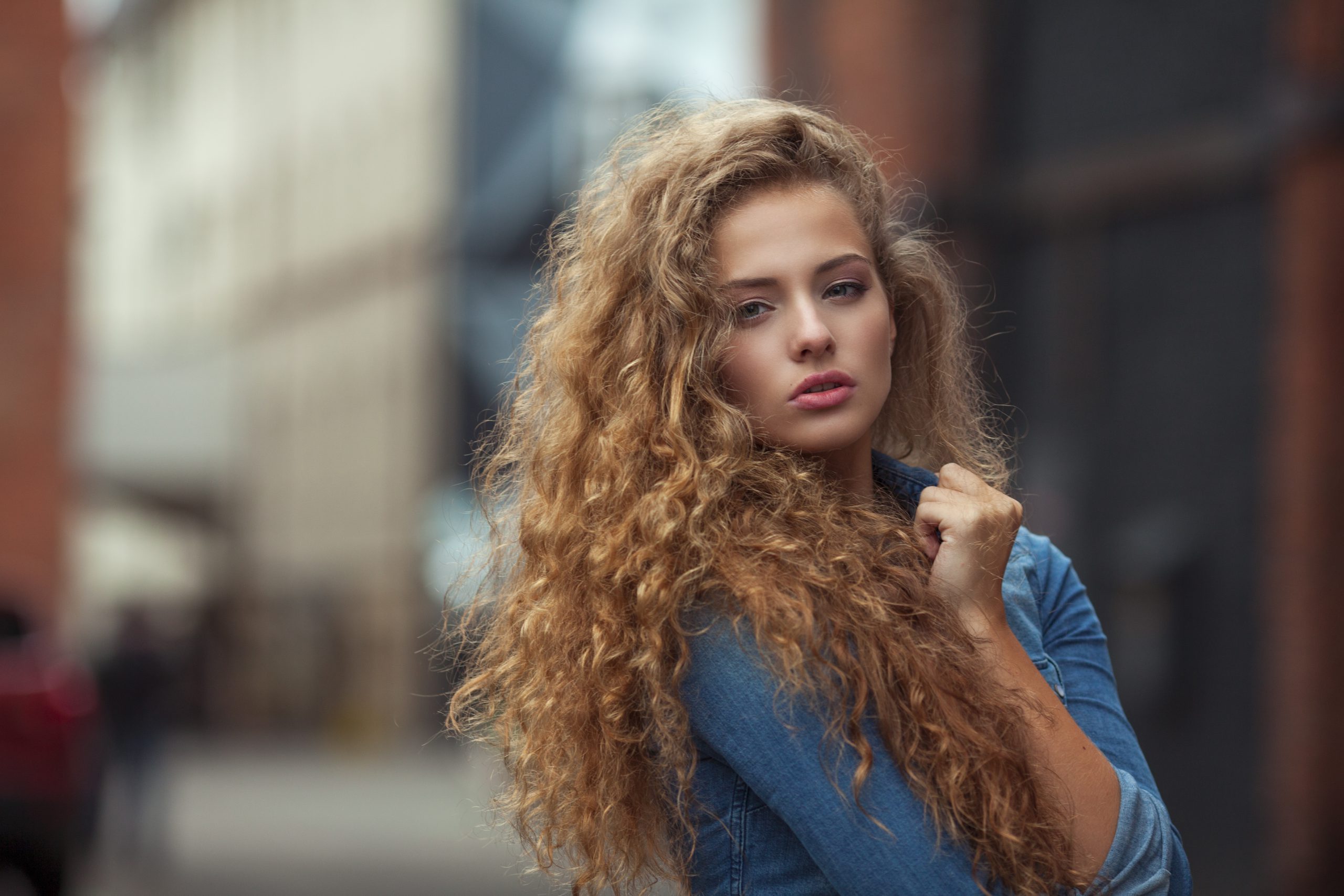 Mehr Volumen für die Haare diese Tipps können helfen
