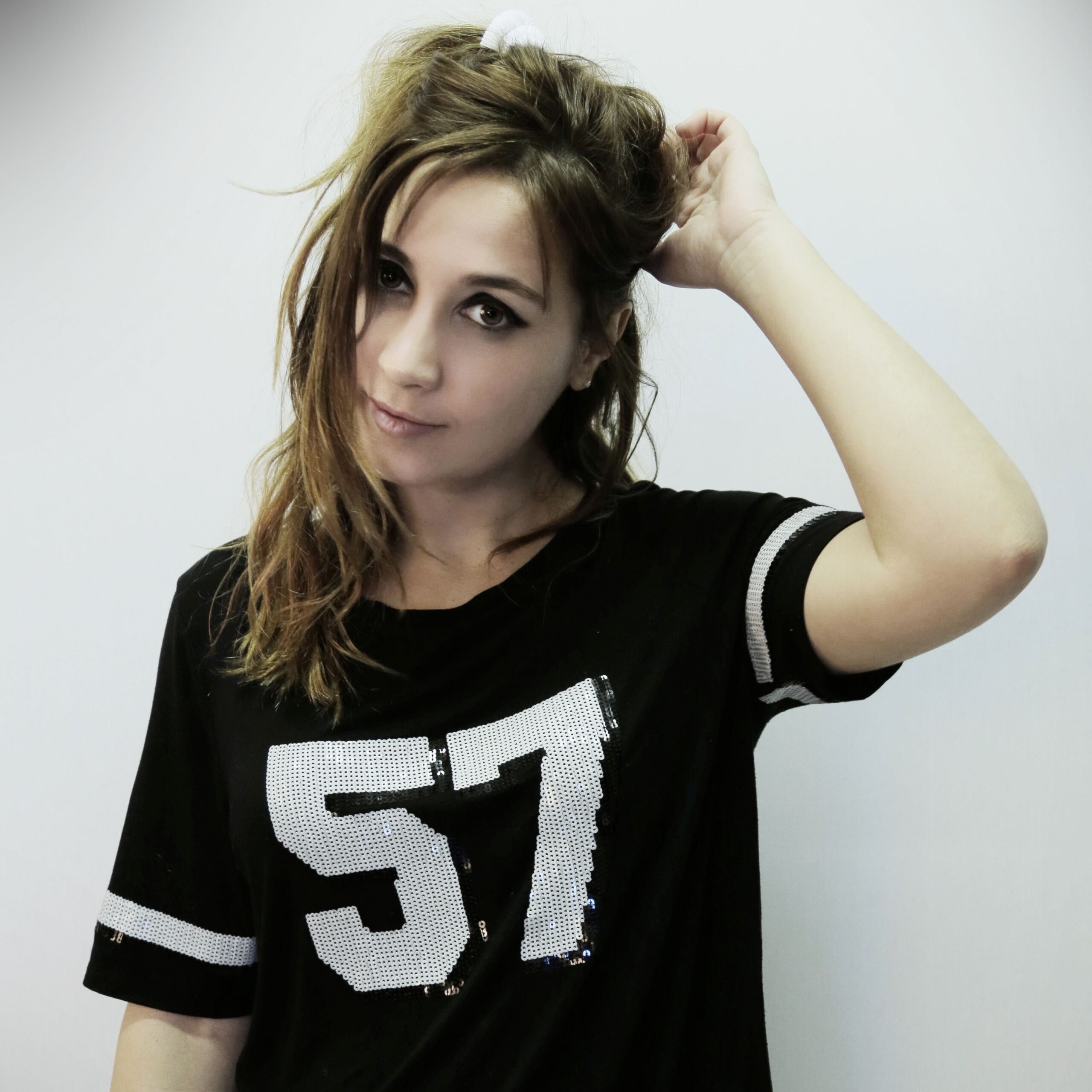 Sara Cruz shares new single "Ghost Town" • LOCK