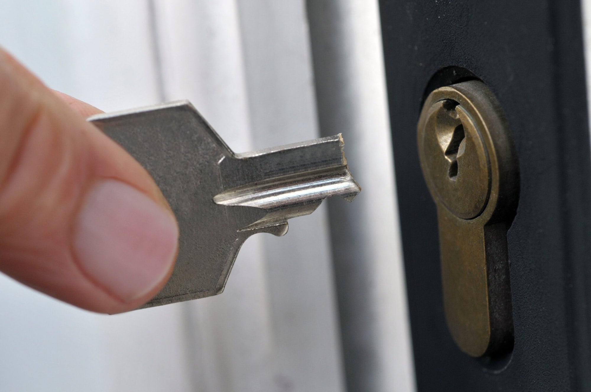 7 services that locksmiths provide Lockout 24/7 Locksmiths Covering