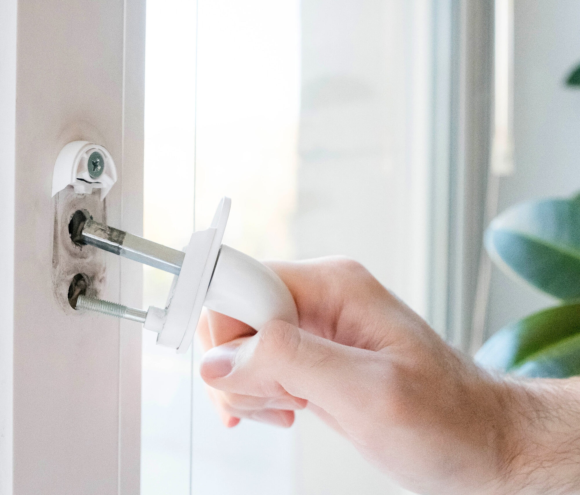 Why You Shouldn't Try to Fix a Broken Lock Yourself Lockout 24/7