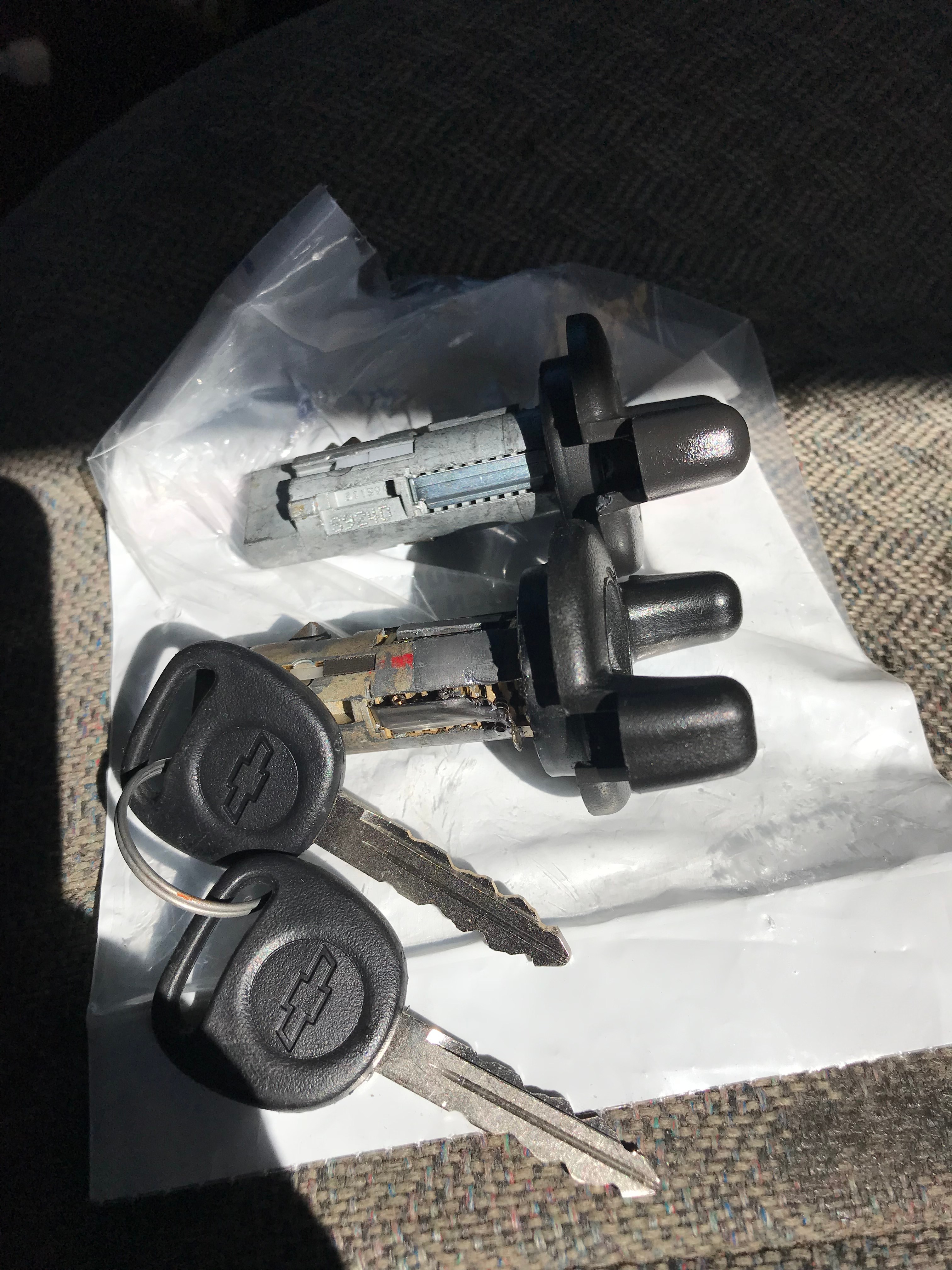 Car Key Replacement Locksmith Men