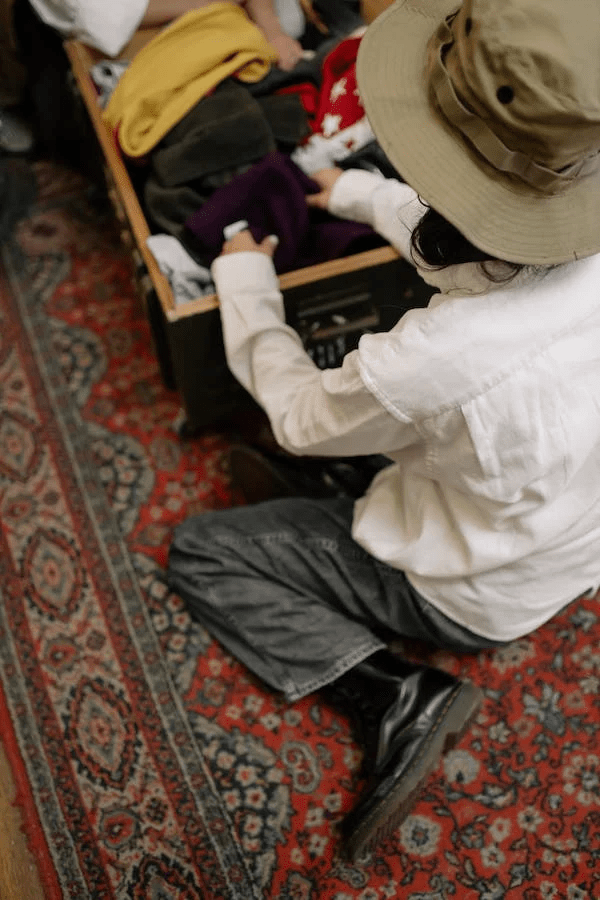 Guide to Buying SecondHand Vintage Clothing Online