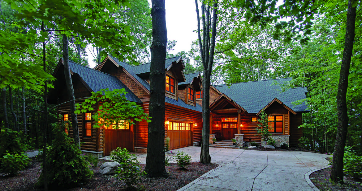 A Michigan Lakeside Log Home