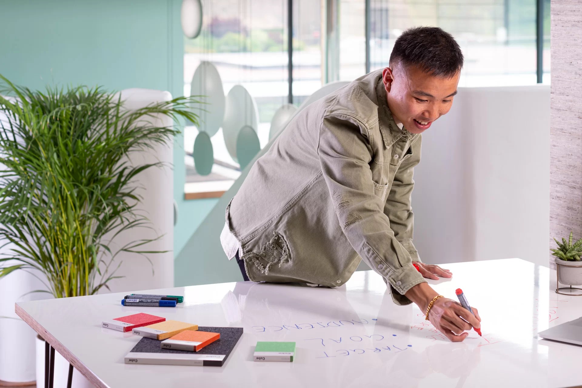 ThinkingWall® Whiteboard Desk Logovisual Ltd