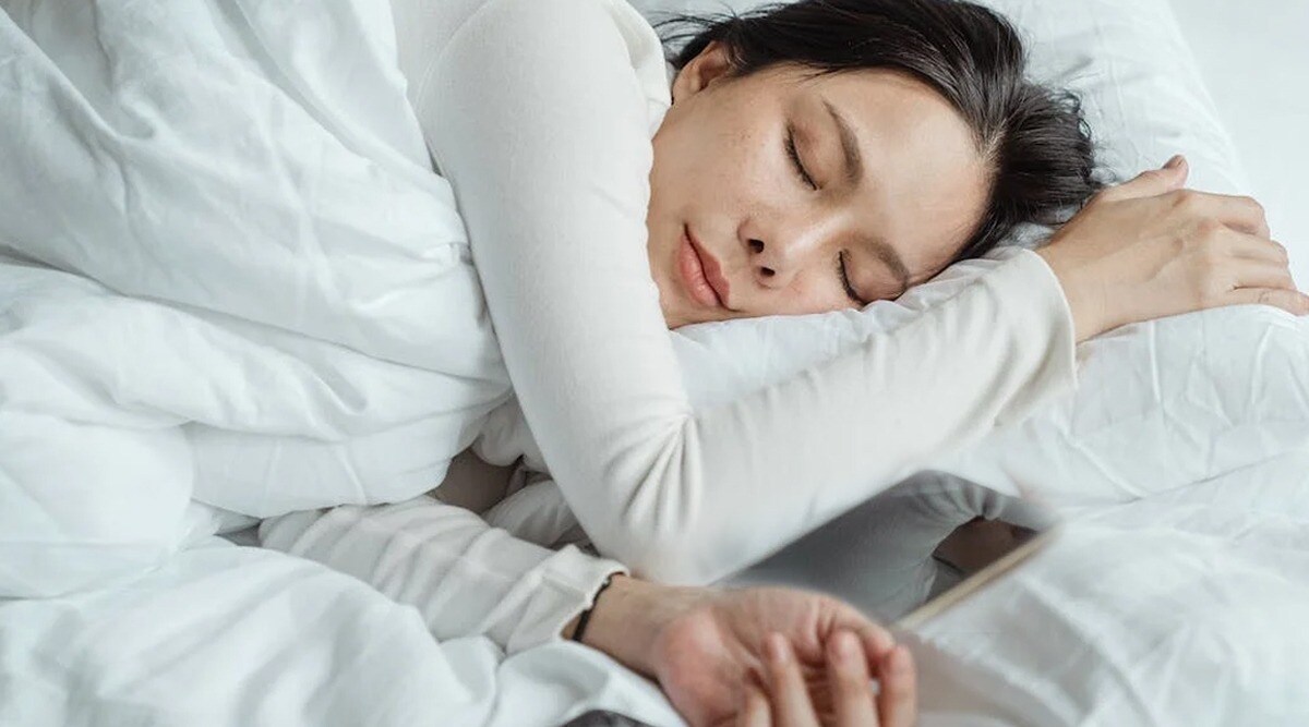 Keeping your phone under pillow while sleeping could be dangerous know