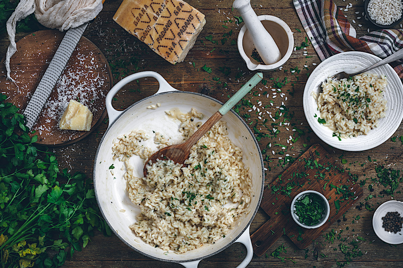 Risotto cacio e pepe. Arroz cremoso con pimienta y queso