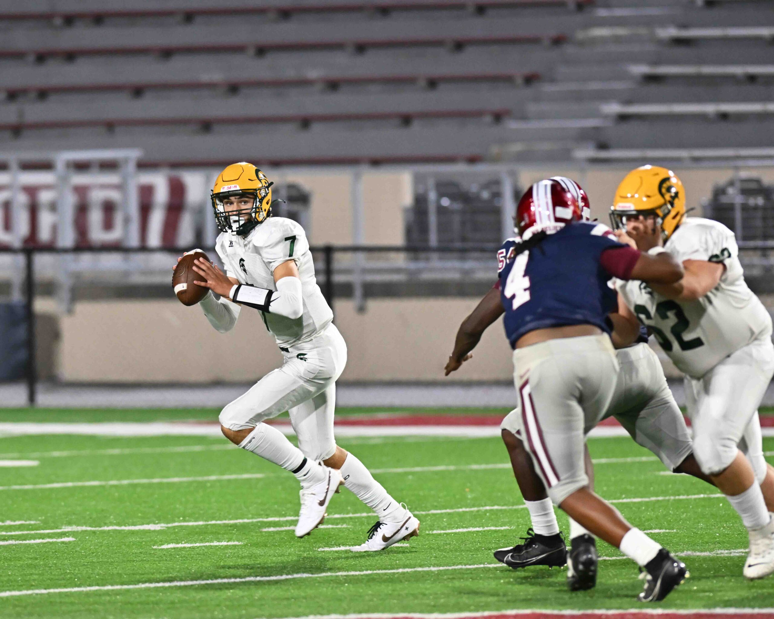 Prep Football Greenbrier East pulls away late to beat Summers County