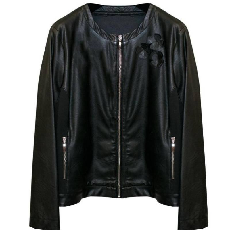 Giacca nera in pelle ecologica per le taglie curvy
